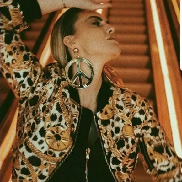 2018 Moschino x H&M Jeremy Scott Rare Collab Silk Puffer Bomber Jacket NWT - Picture 9 of 11